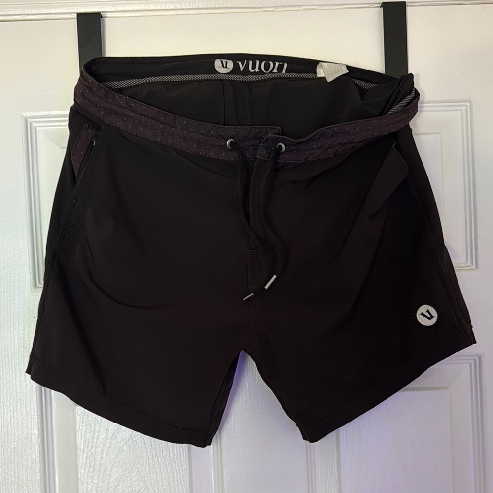 Vuori Black Swim Shorts / Board Shorts - No Liner - Short Cut - 5” Inseam - 30